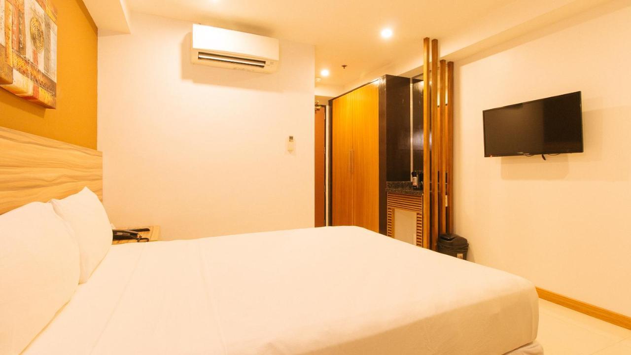 Guijo Suites Makati Макати Экстерьер фото